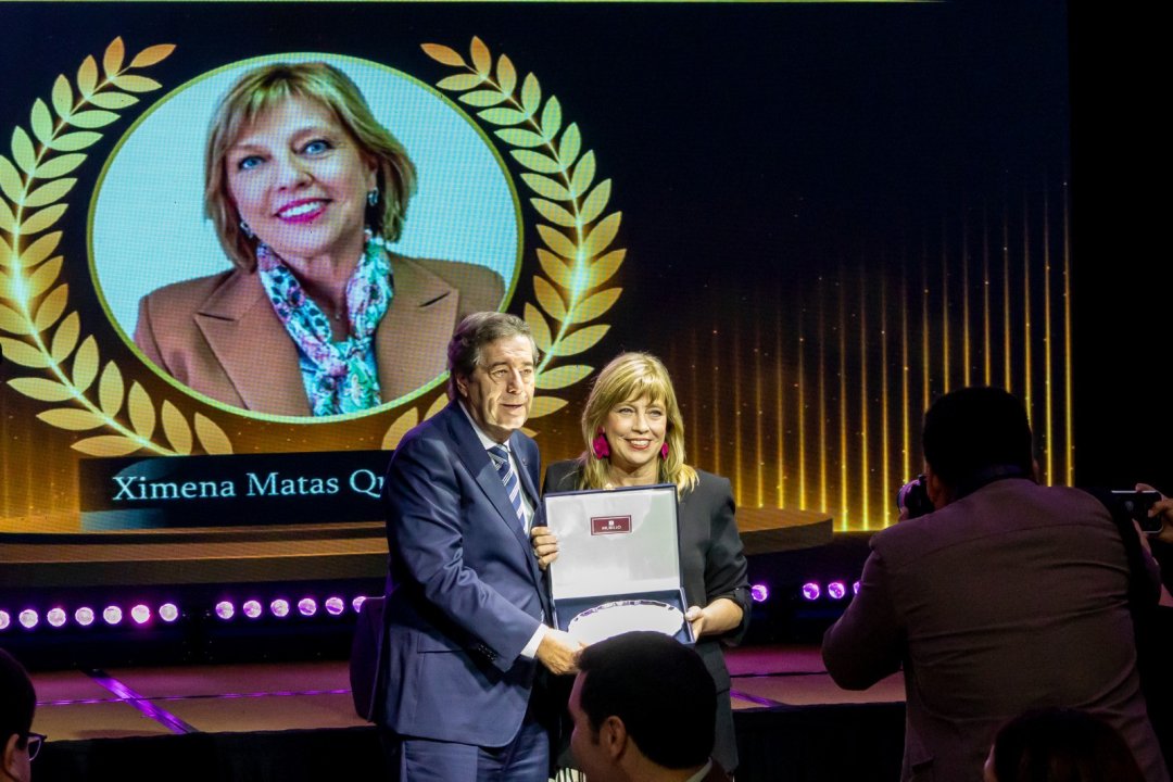 /ejecutiva-de-minera-candelaria-ximena-matas-quilodran-recibe-premio