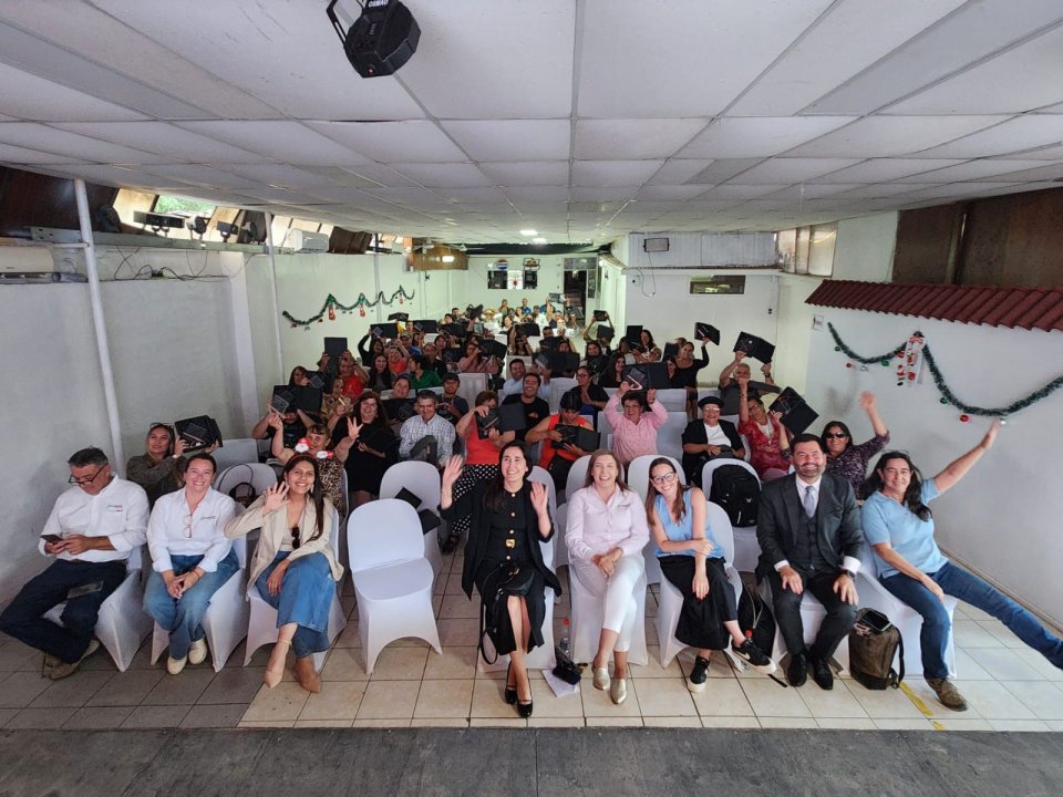 /caserones-cierra-foco-2025-reconociendo-a-emprendedores-y-organizaciones