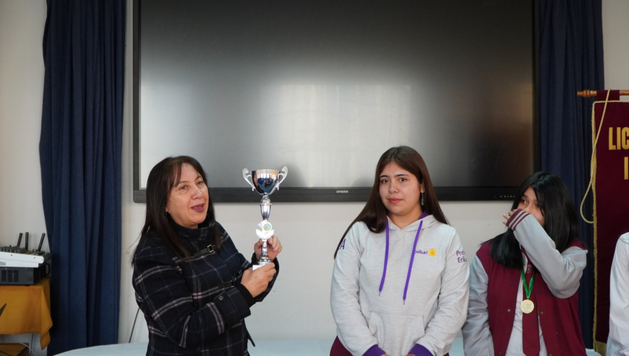 /liceo-bicentenario-isidora-ramos-destaca-a-sus-estudiantes-en-instancias