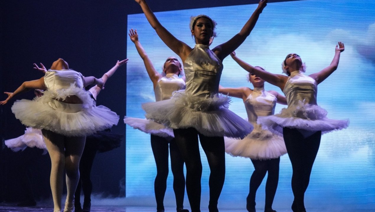 /ballet-del-teatro-municipal-deslumbra-en-emotiva-gala-de-fin-de-ano
