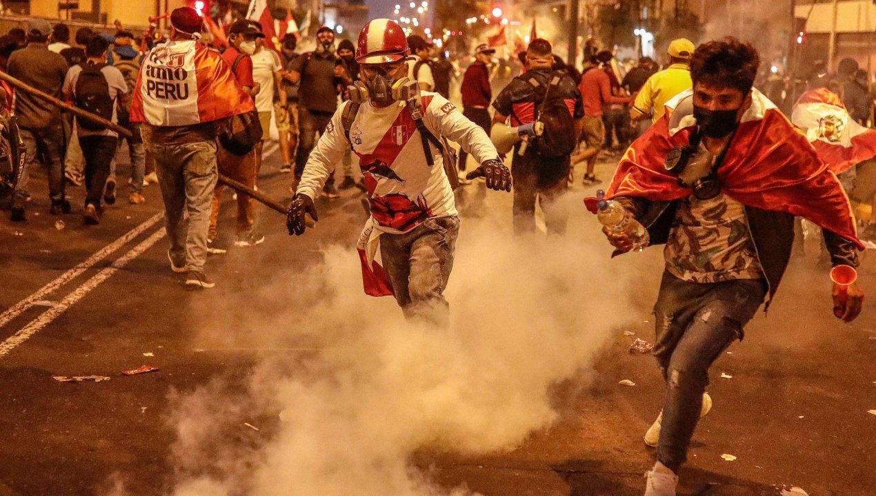 /multitudinaria-protesta-llena-las-calle-de-lima-exigen-renuncia-de-dina-boluarte