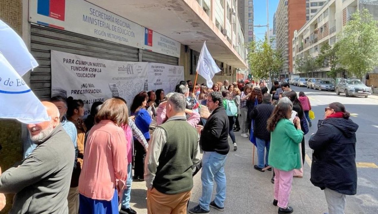 /actualidad/educacion/mineduc/funcionarias-y-funcionarios-del-mineduc-realizan-paro-nacional-de-48-horas