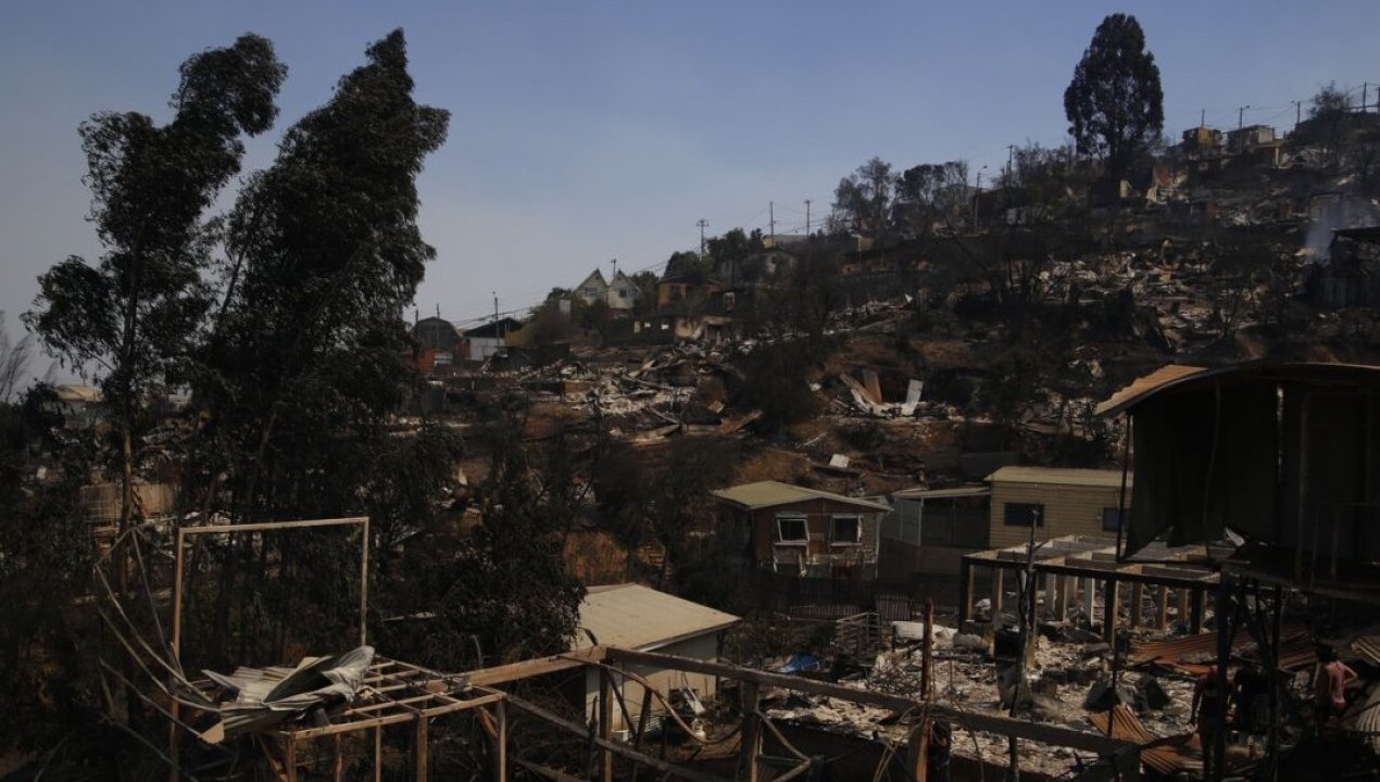 /actualidad/desastres-naturales/incendios-forestales/hay-39-focos-en-combate-o-higgins-maule-y-valparaiso-son-las-regiones-mas