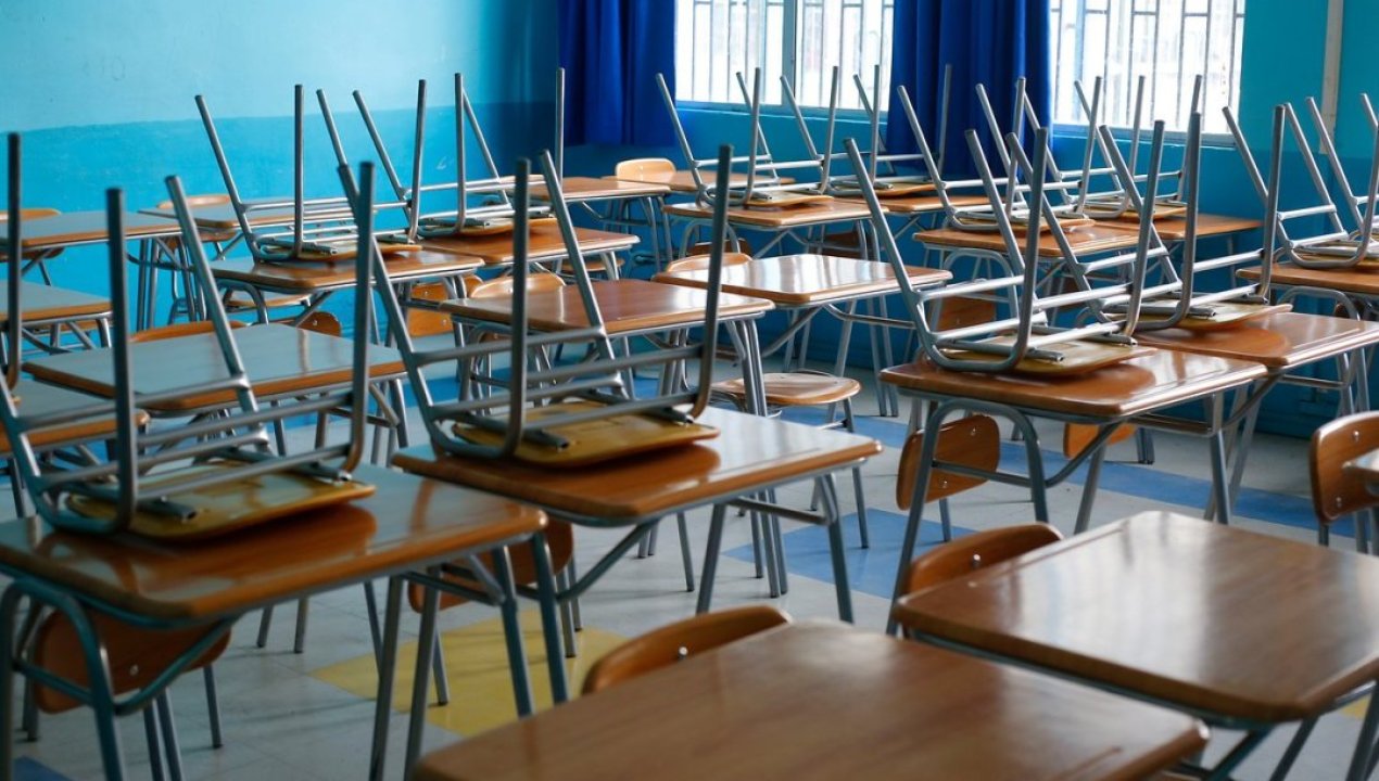 /actualidad/indignacion-en-la-pintana-colegio-entrega-polemico-libro-con-alusiones