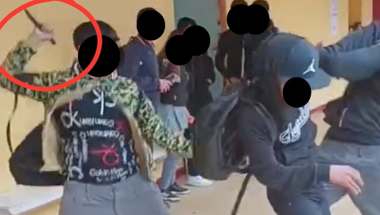 /actualidad/policial/6-escolares-detenidos-tras-brutal-rina-al-interior-de-liceo