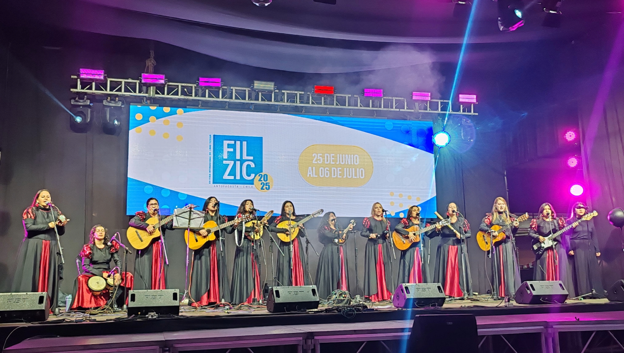 /estudiantina-femenina-ua-celebra-22-anos-de-historia-y-tradicion-musical